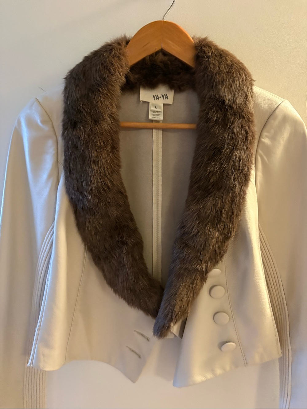 YaYa Aflalo Cream leather Jacket with Brown Fur Collar - Picture 2 of 7